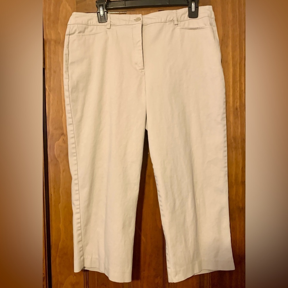 Solutions by Harve Bernard Khaki Capris Size 14